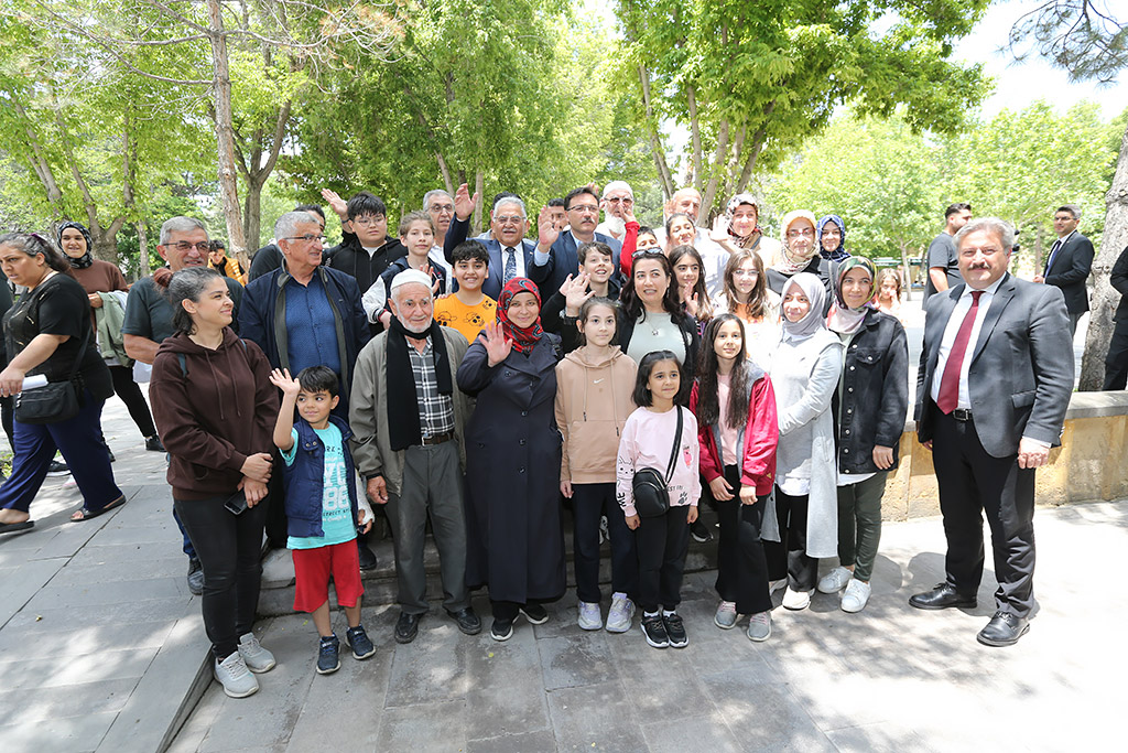 13.06.2023 - Başkan Büyükkılıç Vali Çiçek Seyyid Burhaneddin Hz. Külleyi Gezi