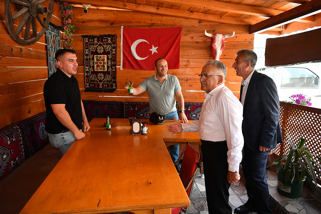 13.06.2025 başkan memduh büyükkılıç sivas gemerek cuma pazarı ve ilçe esnafi ziyaret