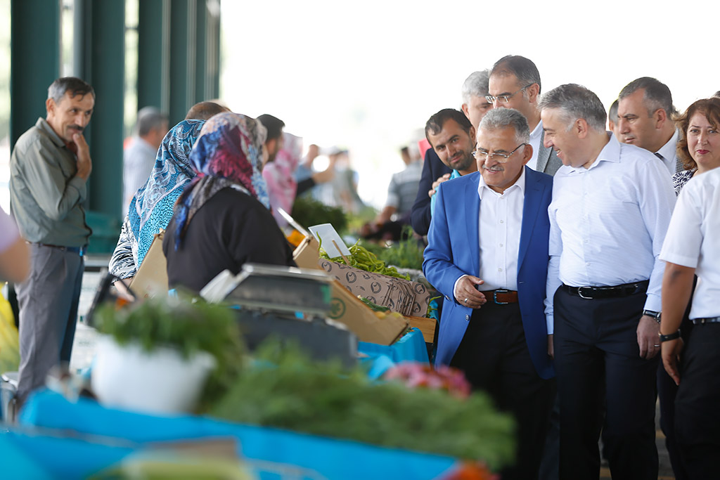 13.07.2019 - Başkan Büyükkılıç Sezon Açılışını Yapan Doğal Ürünler Bahçesini ve Pazarını Ziyaret