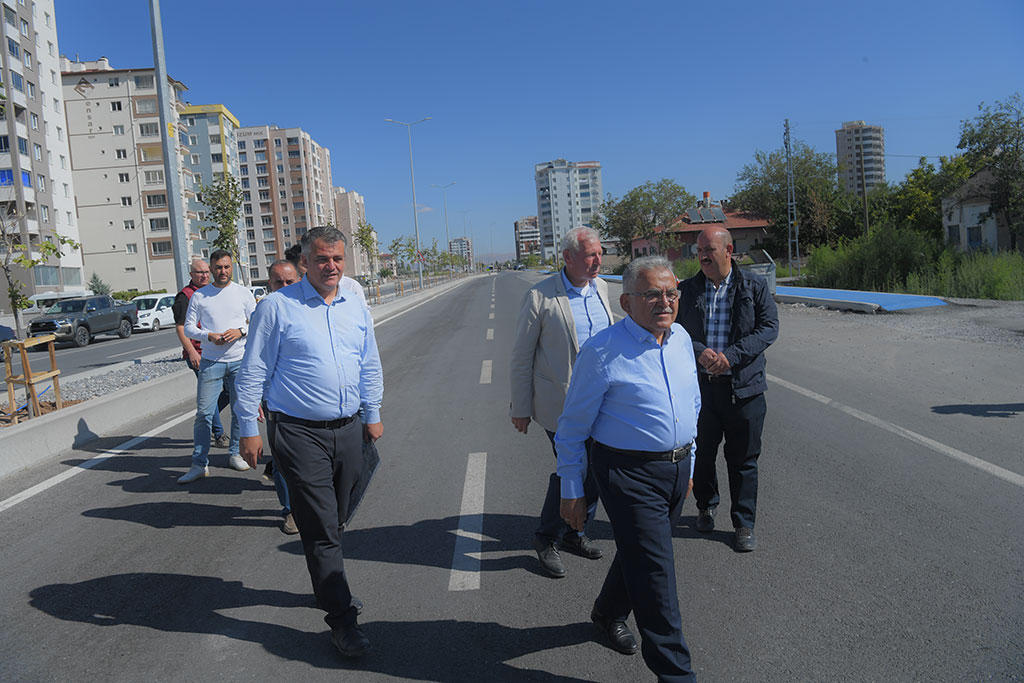 13.09.2023 - Başkan Prof.Dr. Aykut Özdarendelioğlu Caddesini İnceledi Çevredeki Esnafı Ziyaret Etti