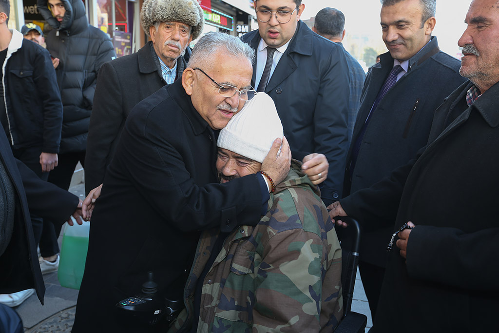 13.12.2023 - Başkan Büyükkılıç Hunat Camii Hunat Medresesi ve Çevresi Esnaf Ziyaret Vatandaş Sohbet