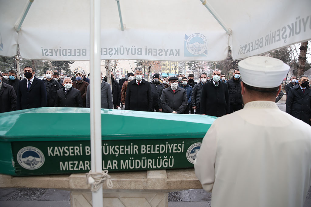 14.01.2021 - Başkan Memduh Büyükkılıç, Özel Kalem Personeli Cenani Ayaydın'ın Annesinin Cenaze Namazına Katıldı