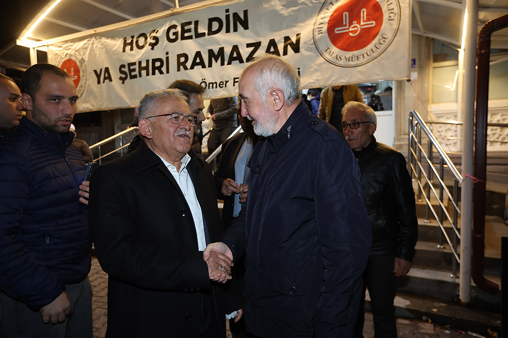 14.03.2026-Başkan Büyükkılıç Teravih Namazını Talas Zade Camiinde Kıldı