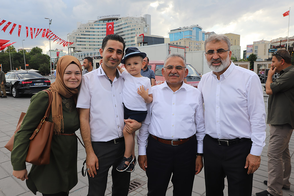 14.07.2019 - Başkan Memduh Büyükkılıç, 15 Temmuz Öncesi Meydanda