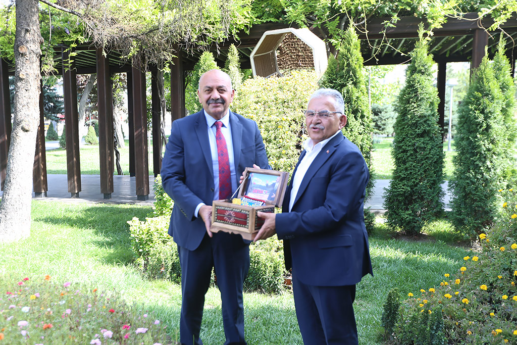 14.08.2023-  Çorum Ortaköy Belediye Başkanı Taner İspir Başkan Büyükkılıça Hediye