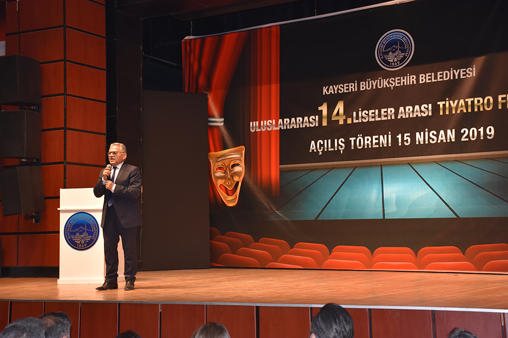 15.04.2019 - Başkan Büyükkılıç Tiyatro Festivali Öncesi Öğrencilere Hitap Etti