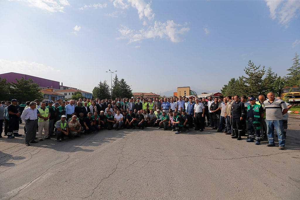 15.08.2019 - Başkan Memduh Büyükkılıç Karpuzatan Atölyede Çalışan İşciler İle  Bayramlaştı 1