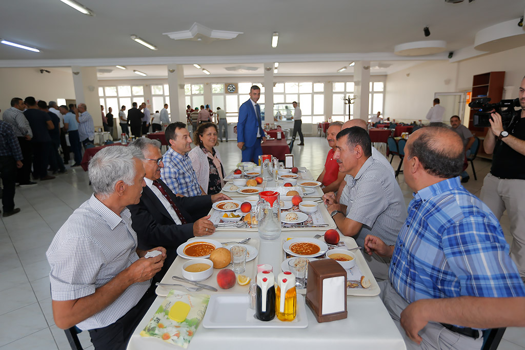 15.08.2019 -Başkan Memduh Büyükkılıç Ek Hizmet Binasında Çalışan Belediye  Personeli İle Bayramlaşma