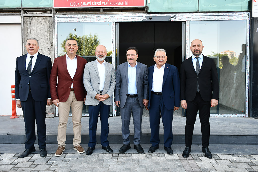 15.08.2023 - Başkan Büyükkılıç Vali Çiçek Ticaret Borsası Toplantı