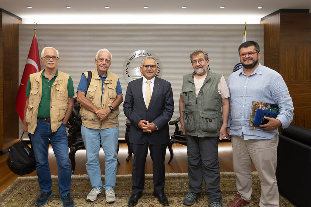 16.08.2019 - Başkan Memduh Büyükkılıç, Fotoğrafçı Coşkun Aral'ı Kabul Etti