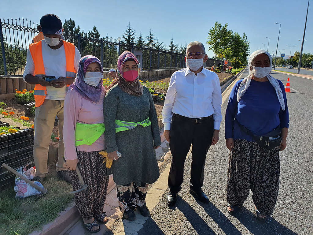 16.08.2020 - Başkan Büyükkılıç Park ve Bahçelerde Çalışanlarını Ziyaret Etti