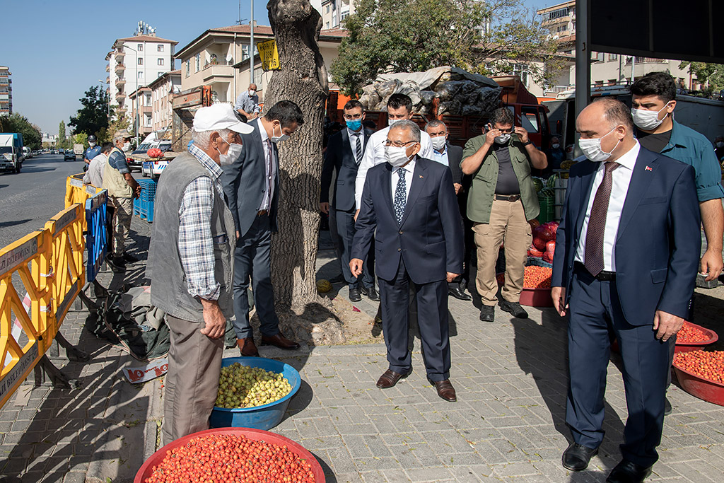 16.10.2020 - Başkan Memduh Büyükkılıç ve Vali Şehmus Günaydın'dan Hürriyet Pazarı Maske Denetimi