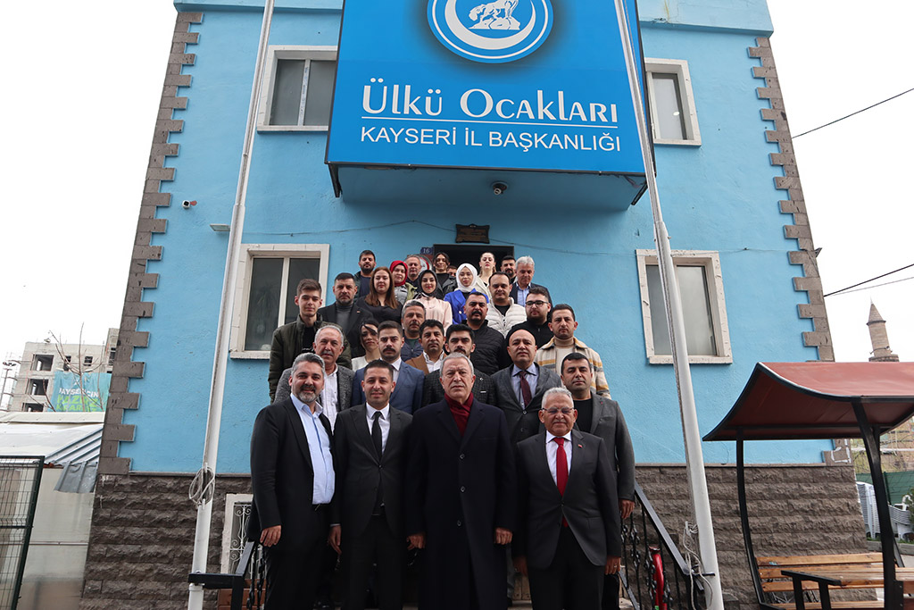 18.03.2024 - Başkan Büyükkılıç Hulusi Akar Ülkü Ocaklarını Ziyaret