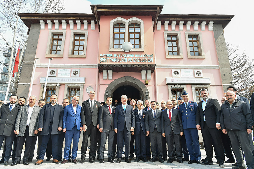 18.03.2024 - Başkan Büyükkılıç Hulusi Akar Vali Çiçek Gaziler Derneği Ziyaret