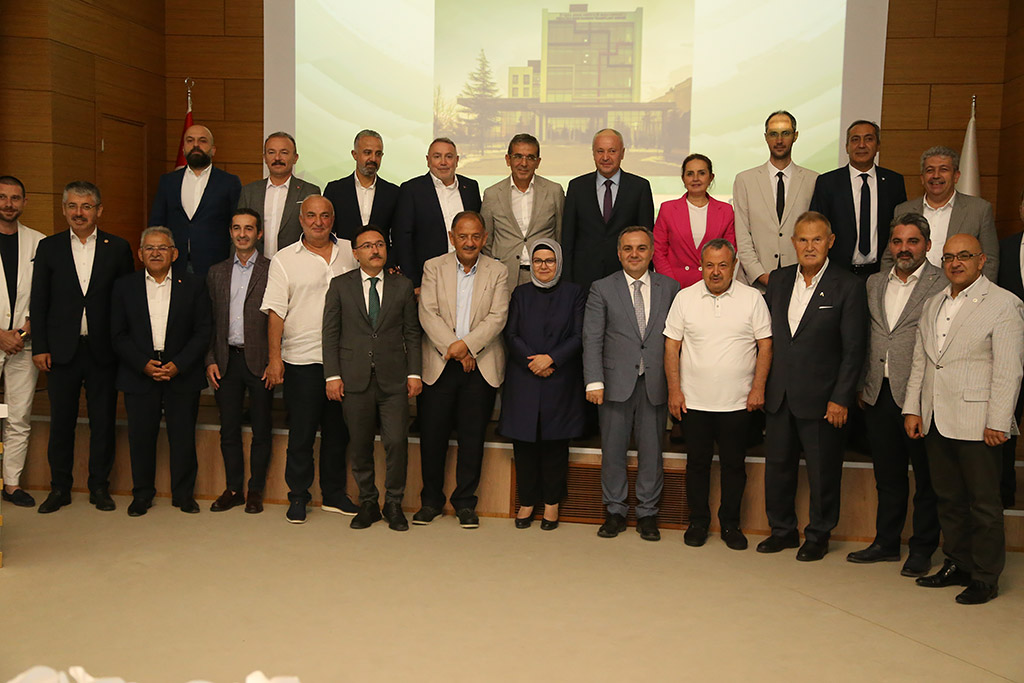18.08.2023 - Başkan Büyükkılıç Bakan Özhaseki Erciyes Üniversitesi Yeni Tıp Fakültesi Projesi Toplantısı