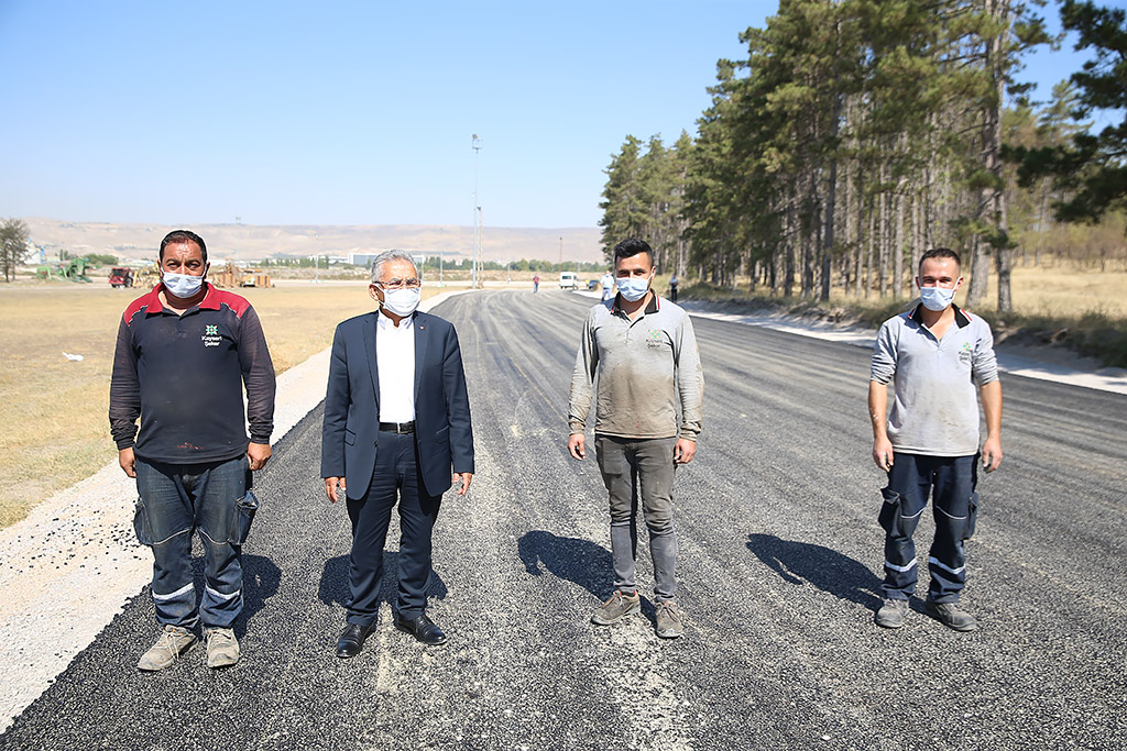 18.09.2020 - Başkan Memduh  Büyükkılıç Şeker Fabrikası Bekir Yıldız Bulvarı Arsanı Yapılan Yeni Yolda İnceleme