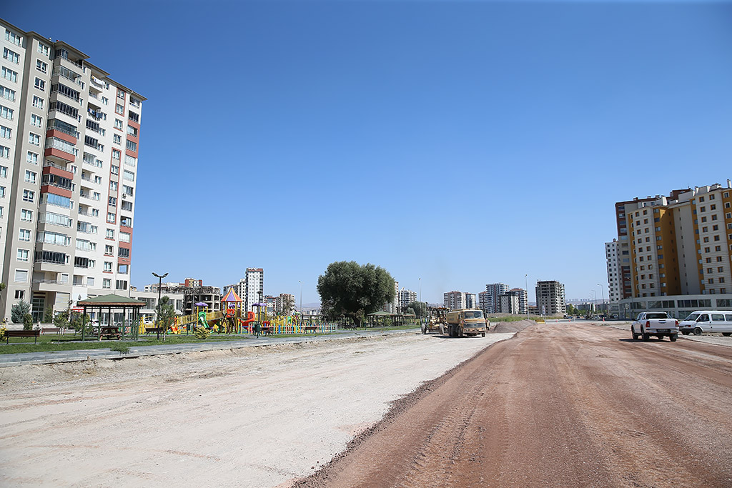 18.09.2020 - Başkan Memduh Büyükkılıç Yakut Mahallesine Yapılan Yeni Yolu İnceleme