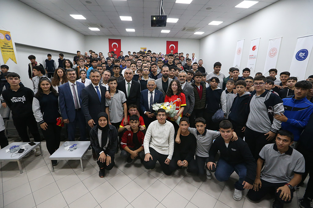 18.10.2023 - Başkan Büyükkılıç Kariyer Günleri Türkiye Tekstil Sanayi İşverenleri Sendikası MTAL