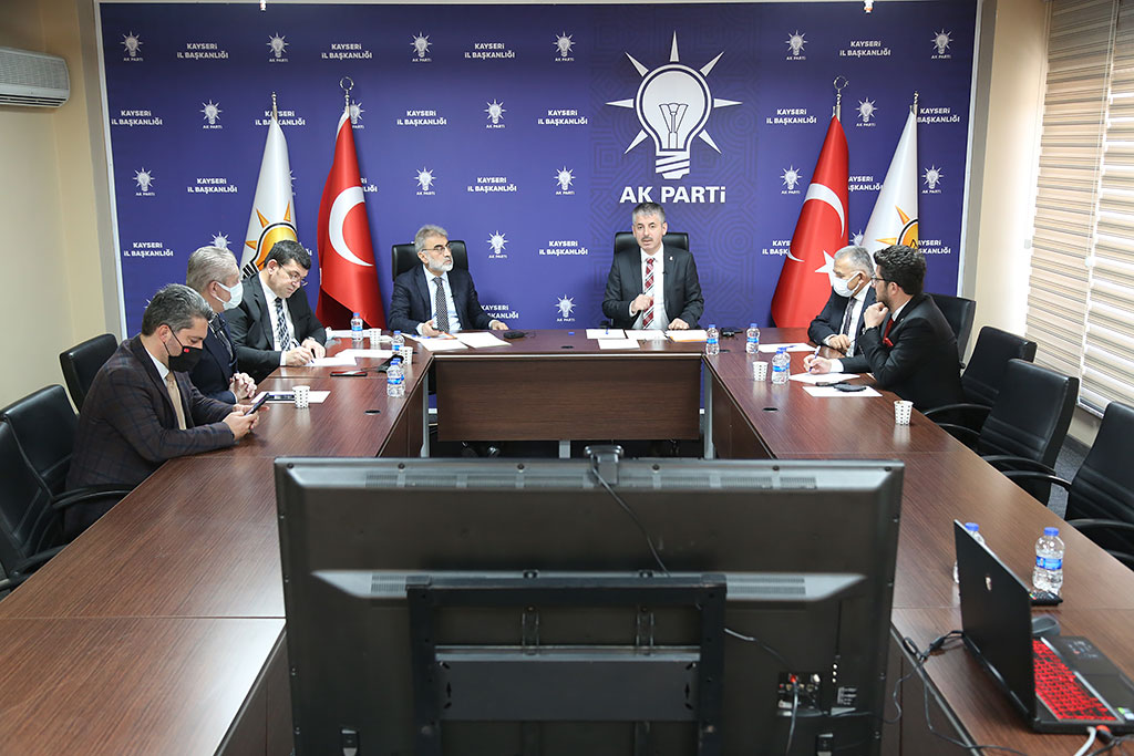 19.03.2021 - Başkan Memduh Büyükkılıç Sanayi Odası ve Meslek Komite Başkanları ile Videokonferans Toplantısı