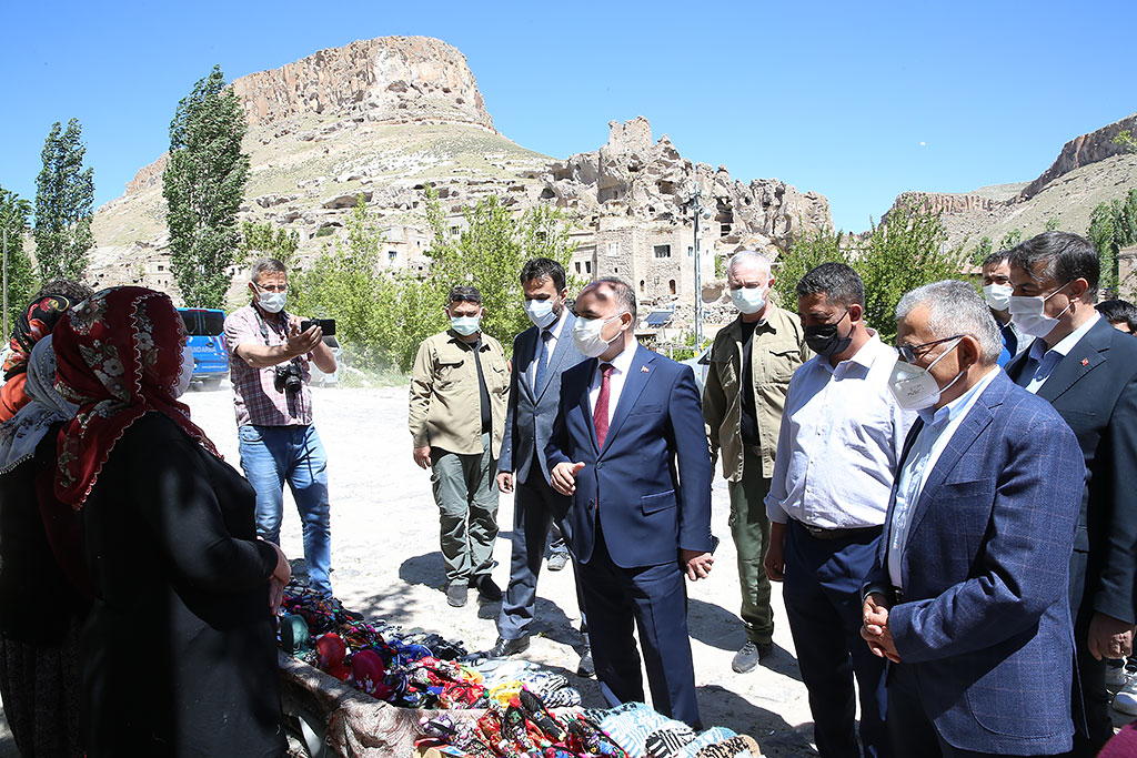 19.05.2021 -  Vali Şehmus Günaydın ve Başkan Memduh Büyükkılıç'tan Yeşilhisar, Soğanlı Teknik Gezisi