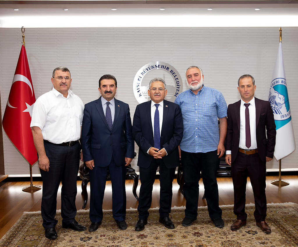 19.09.2019 - Başkan Memduh Büyükkılıç Kayseri Orman Bölge Müdürü İsa Çapkın - AK Parti Özvatan İlçe Başkanı Nasip Aksoy'yu Makamında Kabul Etti