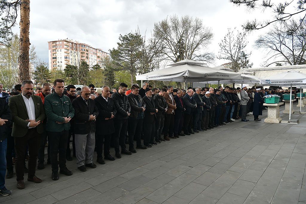 20.04.2023 - M.Savunma Bakanı Akar, Hulusi Akar Cami Öğle ve Cenaze Namazı