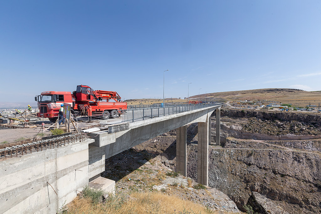 20.08.2019 - Başkan Büyükkılıç, Derevenk Viyadüğü İnşaatında İncelemelerde Bulundu