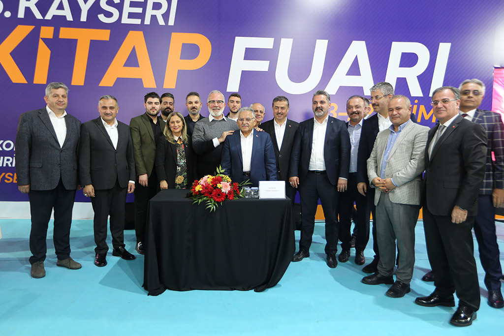 20.10.2023 - Başkan Büyükkılıç Kitap Fuarında Bahadır Yenişehirlioğlu Söyleşisine Katıldı