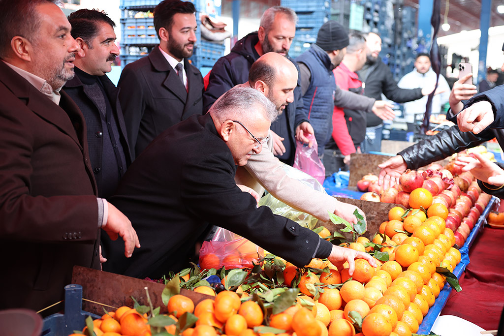 21.01.2024 - Başkan Büyükkılıç  İldem Pazar Esnafını Ziyaret Etti