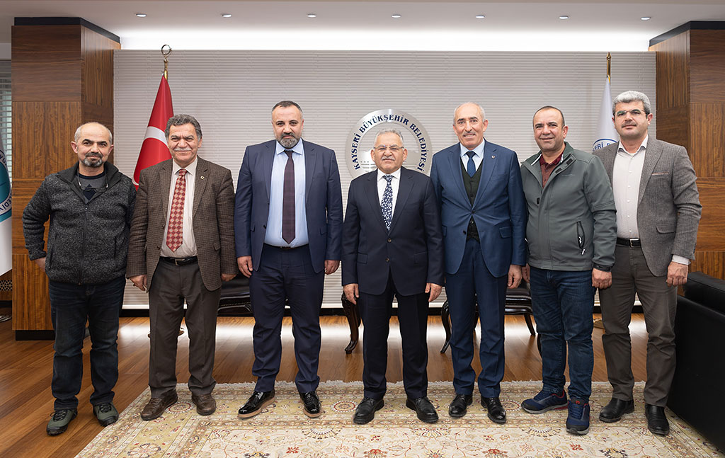 21.02.2022 - Develi Esnaf ve Sanatkarlar Odası Başkanı  Selçuk Demirkıran Başkan Memduh Büyükkılıç'ı Ziyaret Etti