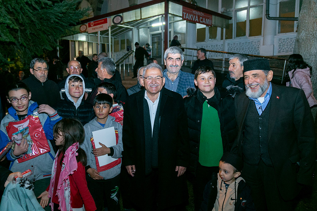 21.03.2024 - Başkan Büyükkılıç Teravih Namazını Takva Camiinde Kıldı