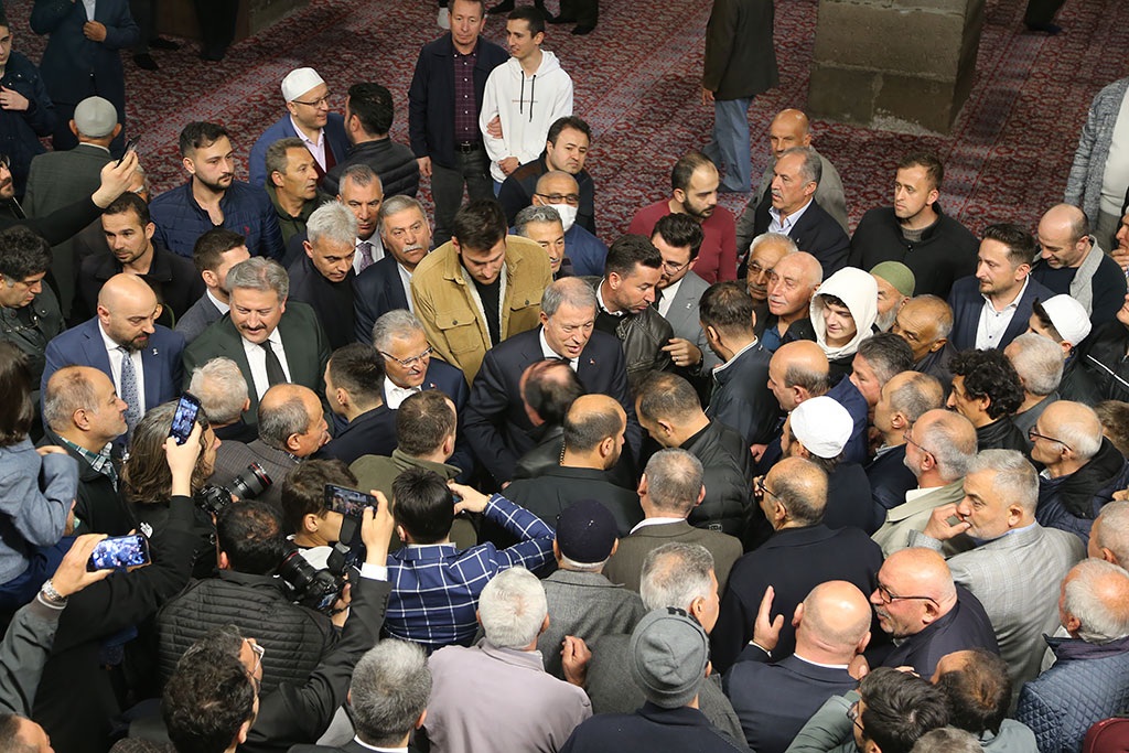 21.04.2023 - Bakan Akar Başkan Büyükkılıç Cuma Namazı Programı Hunat Camii