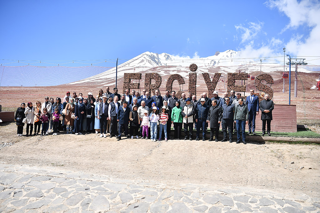 21.04.2024 - Başkan Büyükkılıç Bakan Özhaseki ve Tarım Bakanlığı Aileleri Erciyes Dağı Gezi