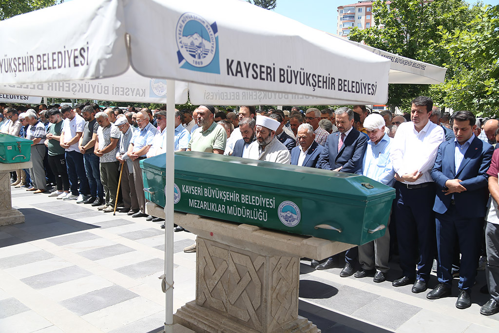 21.07.2023 - Emre Kaan Karaca ve Duran Soyuğur Cenaze Namazları Hulusi Akar Camii