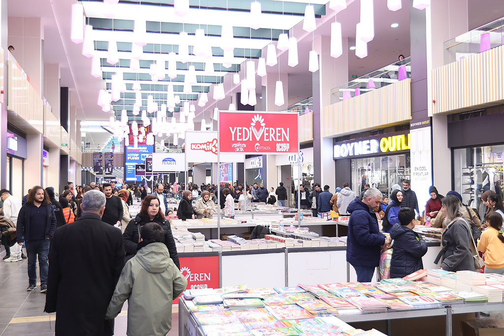 21.12.2025 başkan büyükkılıç kumsmall kitap fuarını ziyaret etti