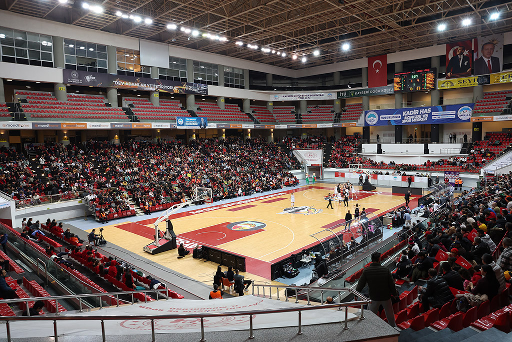 22.02.2024 - Başkan Memduh Büyükkılıç Melikgazi Kayseri Basketbol Ekibi ile İngiltere Ekbi London Lions Maçını İzledi