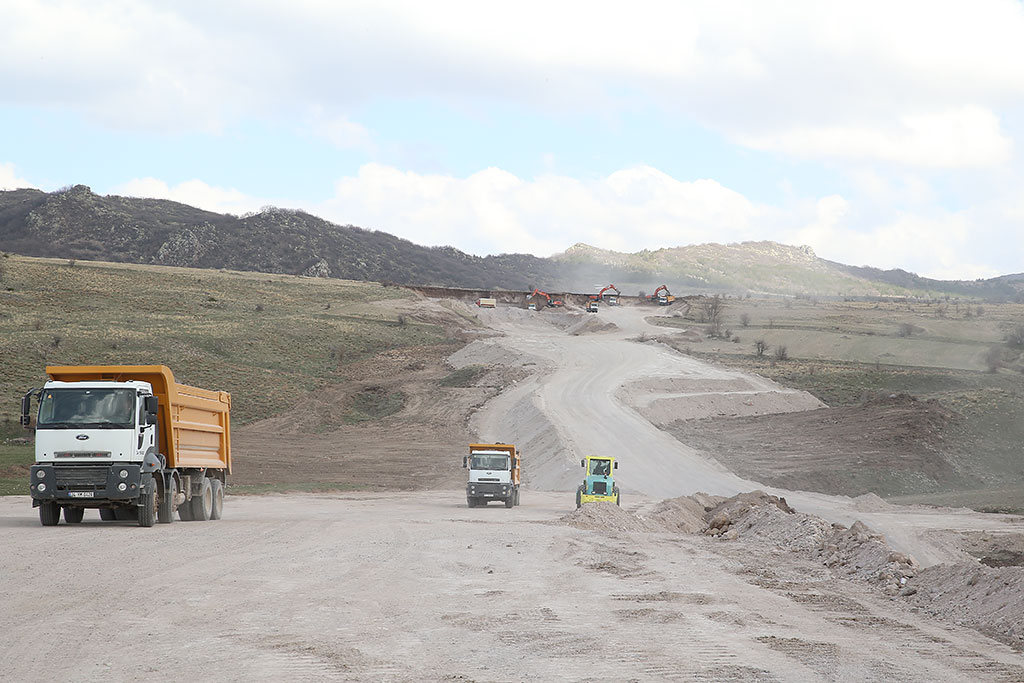 22.04.2021 - Başkan Memduh Büyükkılıç Hacılar-Erciyes, Hacılar-Hisarcık Arası Yol Çalışmalarını İnceledi