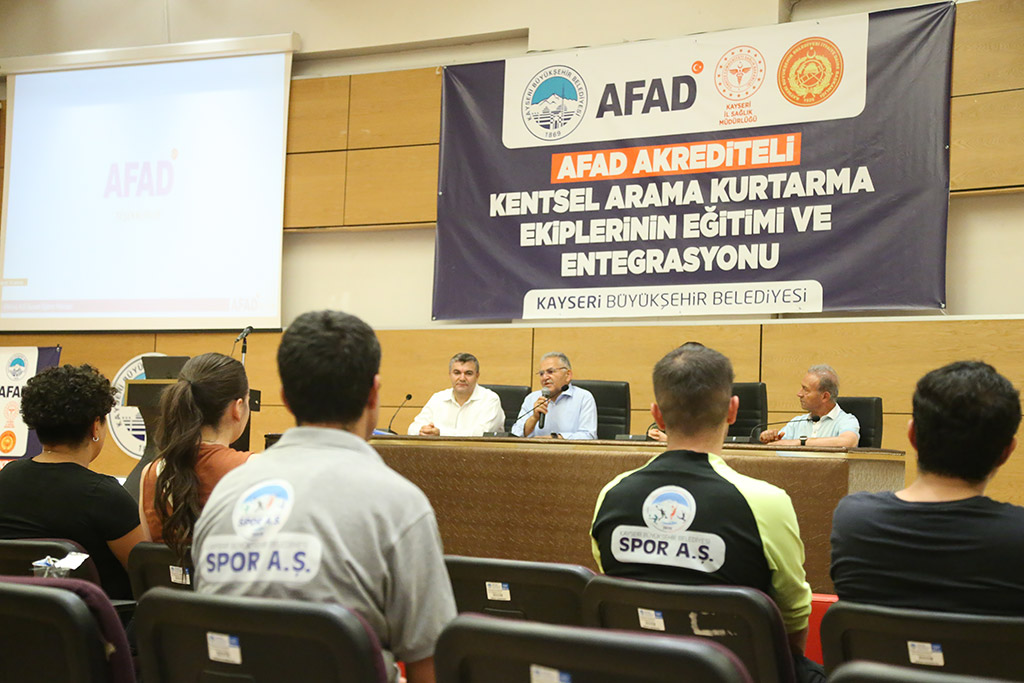 22.08.2023 - Başkan Büyükkılıç Afet Daire Başkanlığı Afet Eğitim Seminerine Katıldı