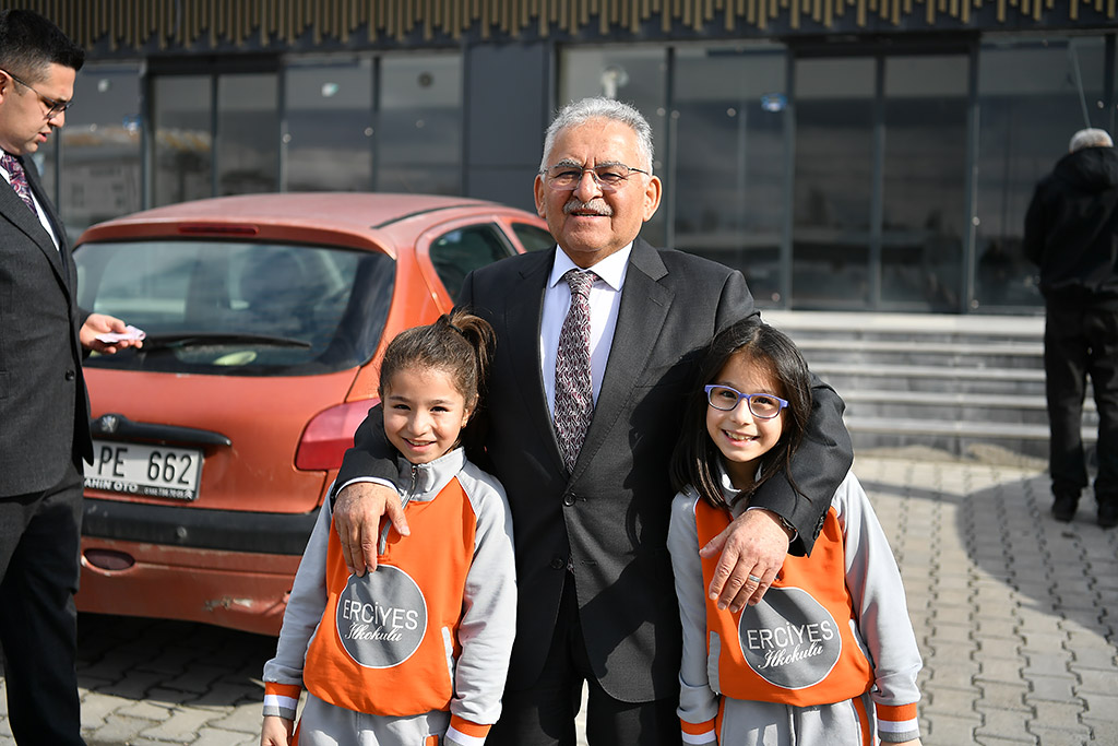 23.02.2026 başkan büyükkılıç ahi evran sivas bulvarı üzerinde bulunan esnafları ziyaret