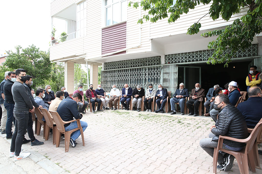 23.05.2021 - Başkan Memduh Büyükkılıç Öldürülen Arife Nur Sarıoğlu'nun Babaevine Taziyede Bulundu