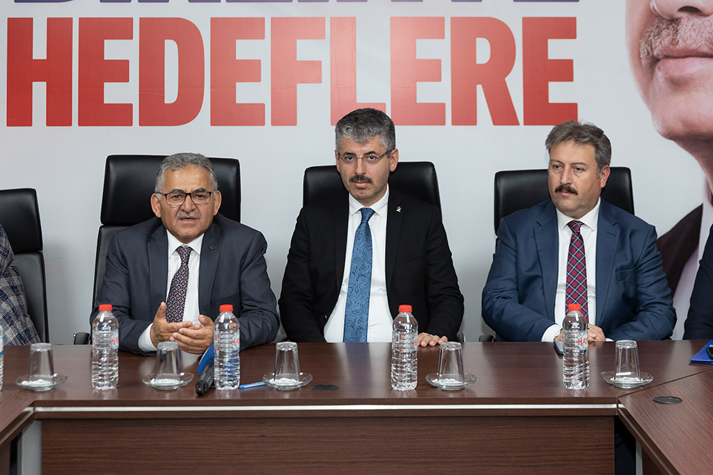 24.04.2019 - Başkan Büyükkılıç, Ak Parti Melikgazi İlçe Teşkilatı Olağan Yönetim Toplantısına Katıldı