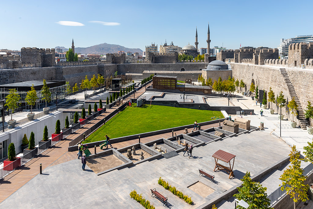 24.09.2019 - Başkan Memduh Büyükkılıç Kale Açılışı Hazırlıkları Yerinde İnceledi