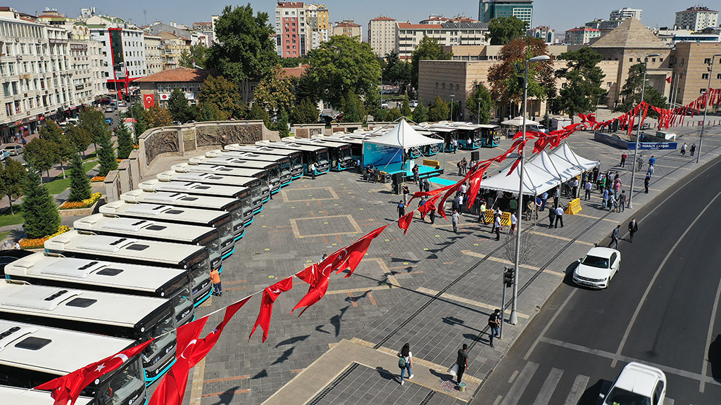 24.09.2020 - Başkan Memduh Büyükkılıç Yeni Alınan 24 Otobüsün Hizmete Alınma Törenini Gerçekleştirdi