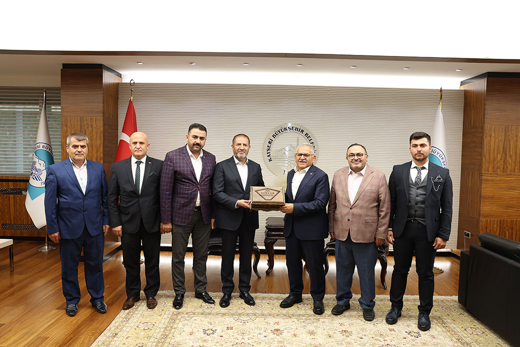 24.10.2022 - Alpedo Lezzetler Gurubu Yönetim kurulu Başkanı Sami Kervancıoğlu Başkan Büyükkılıç'ı Ziyaret Etti
