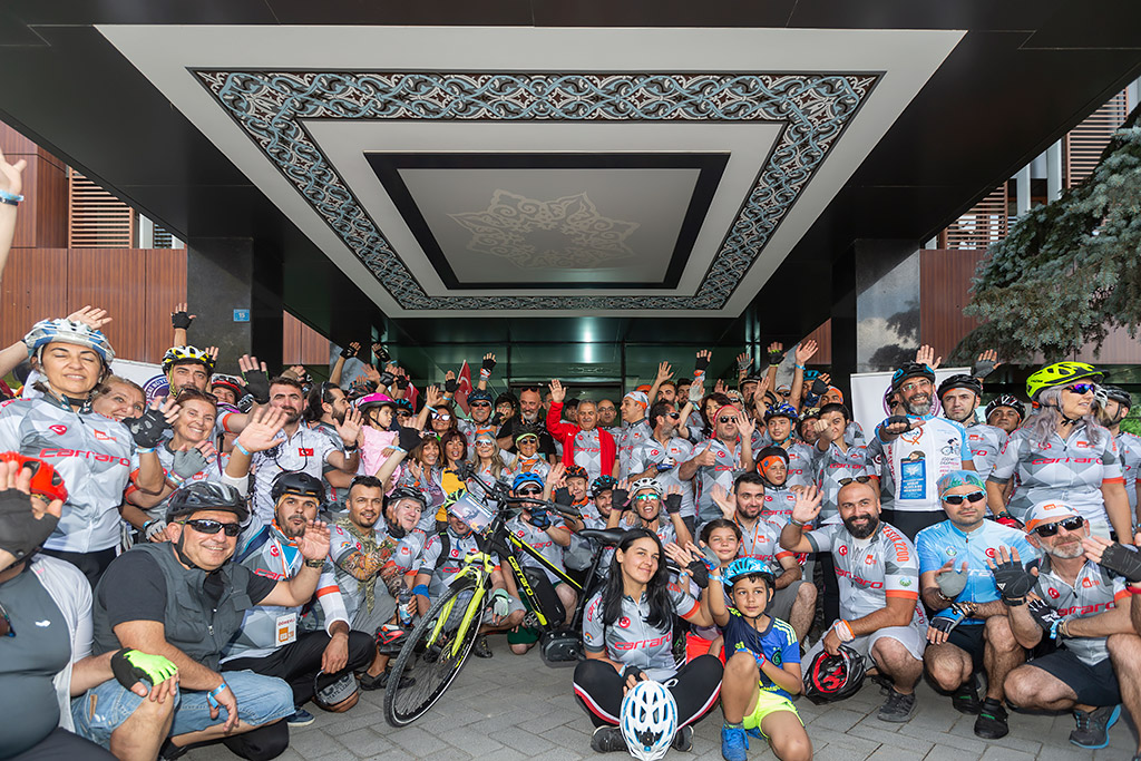 25.07.2019 - FESTA 2200 Bisiklet Festivali’nin Başlangıcı Büyükşehir Belediyesi Önünden Başkan Memduh Büyükkılıç'la Birlikte Start Alıyor