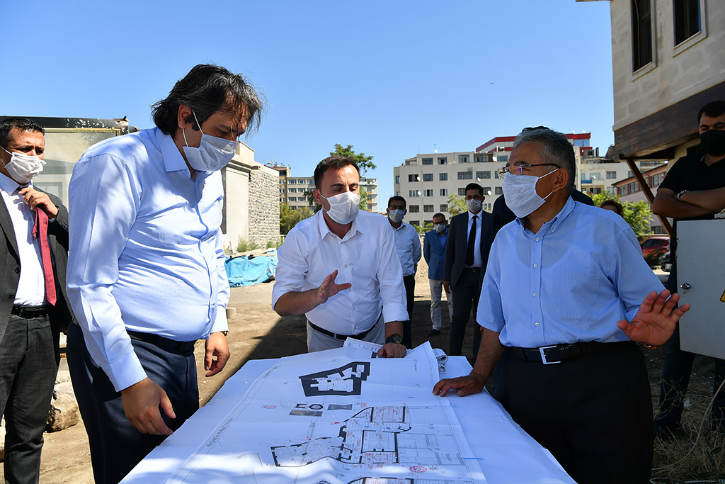 25.08.2020 -  Başkan Memduh Büyükkılıç'tan Restorasyon Çalışmaları Devam Eden Kayseri Mahallesinde İnceleme
