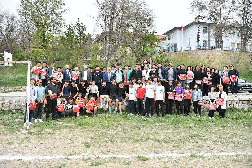 26.04.2024 - Başkan Büyükkılıç Ak Parti Pınarbaşı Pazarören Fen Lisesi Ziyaret