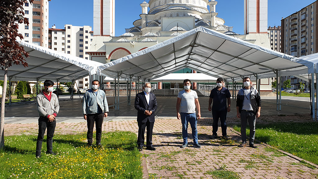 27.05.2020 - Başkan Memduh Büyükkılıç Korona Sürecinde Ahmet İnci Camiinde İlk Kılınacak Cuma Namazı Hazırlıklarını İnceledi