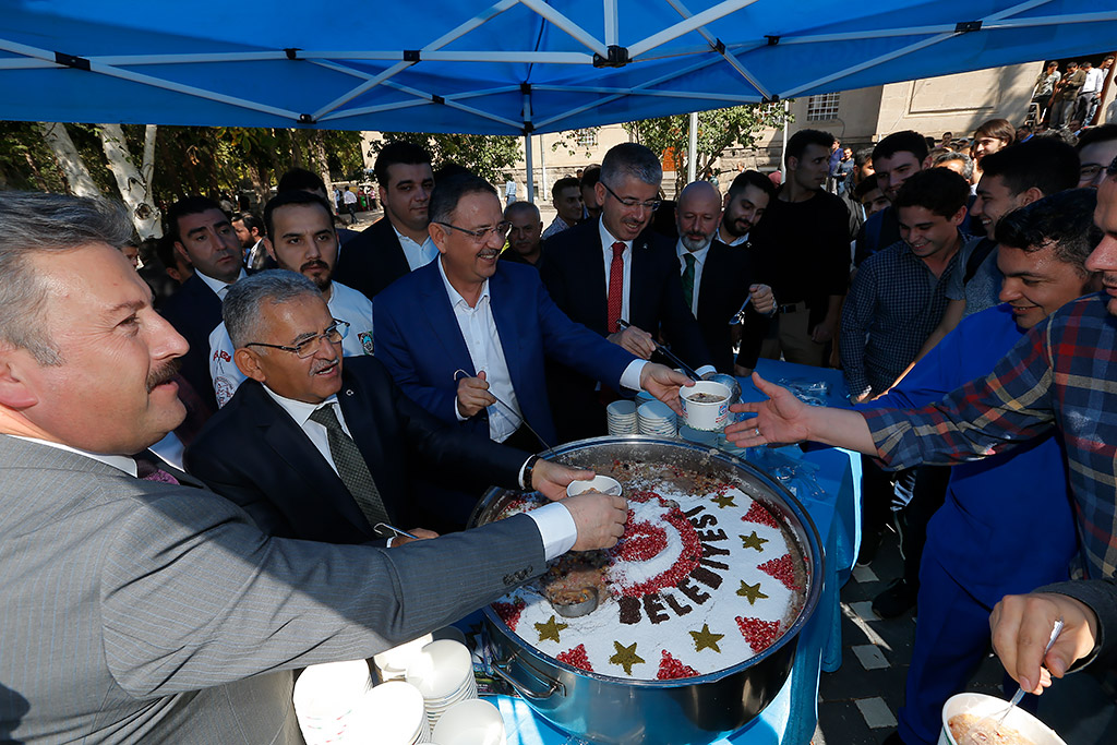 27.09.2019 - Başkan Büyükkılıç Cuma Namazını Erciyes Üniversitesi Camiinde Kıldı