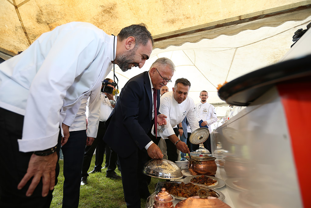27.10.2023 - Başkan Büyükkılıç Recep Tayyip Erdoğan Millet Bahçesi Gastronomi Günleri Standları Gezi